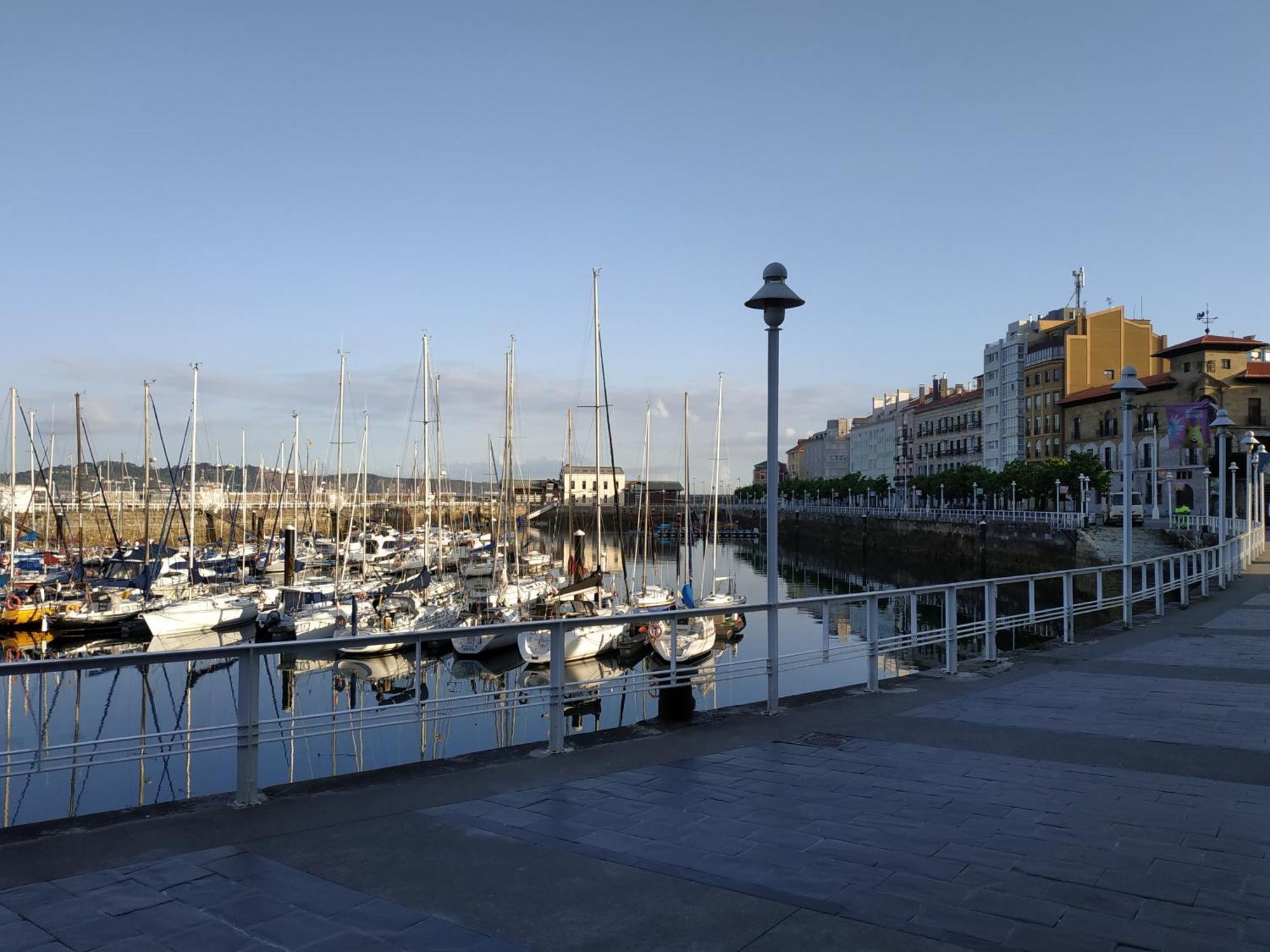 Ferienwohnung El Rincon Del Puerto Gijón Exterior foto